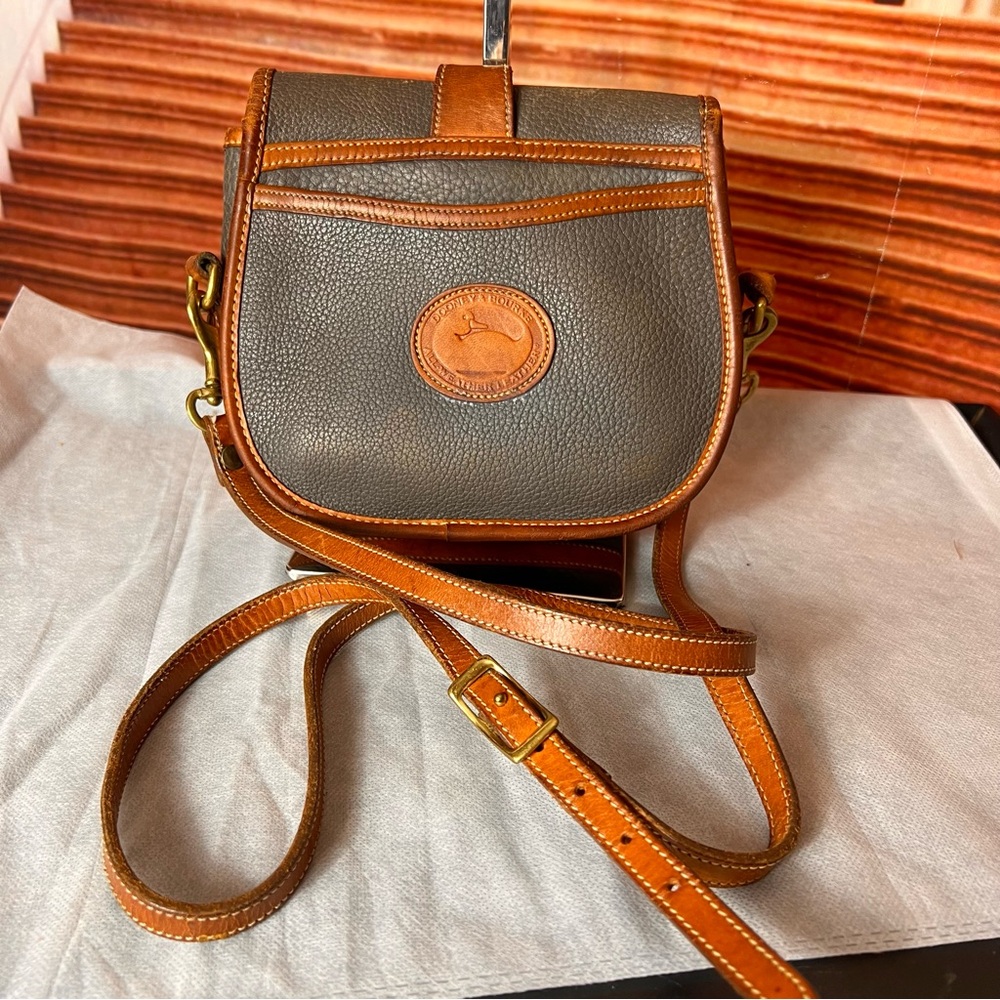 Rare Vintage Dooney & Bourke R51, all weather leather, pebbled, removable straps - Picture 3 of 17